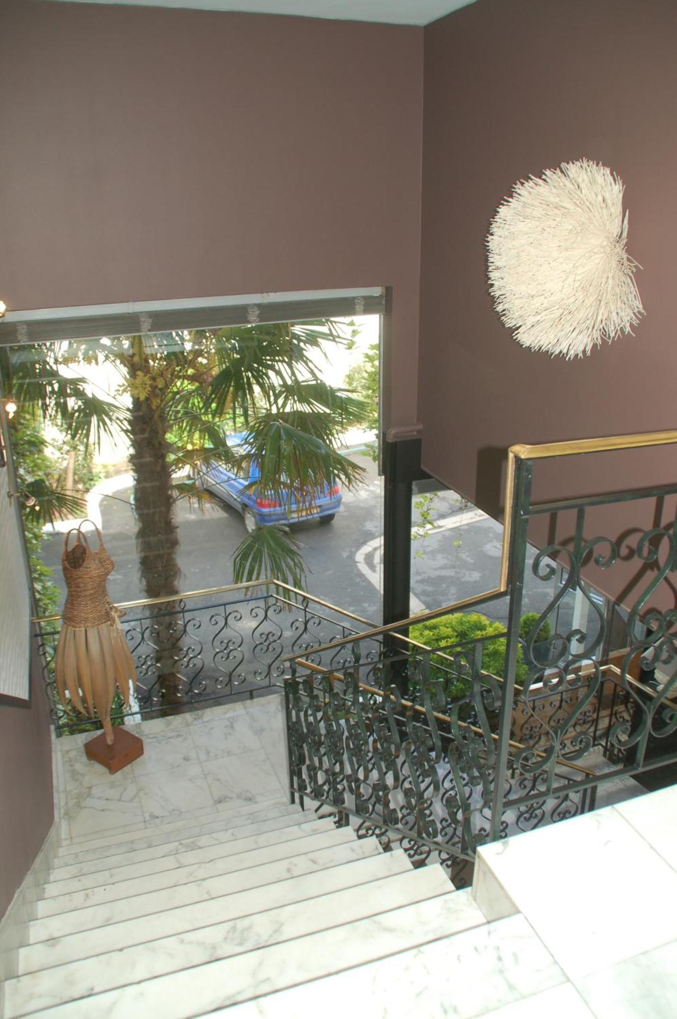 Hotel De L'Avenue Saintes Exterior photo