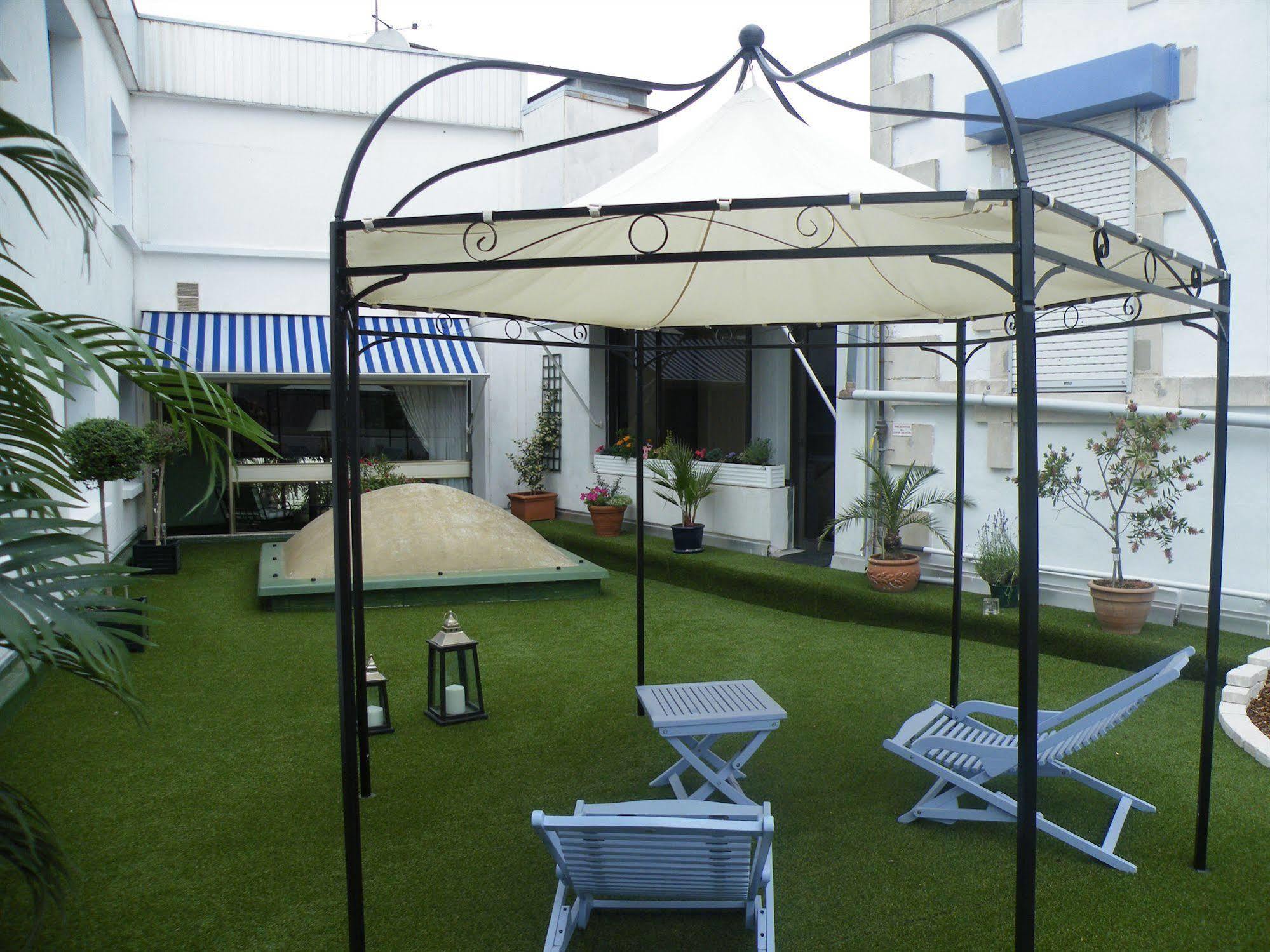 Hotel De L'Avenue Saintes Exterior photo