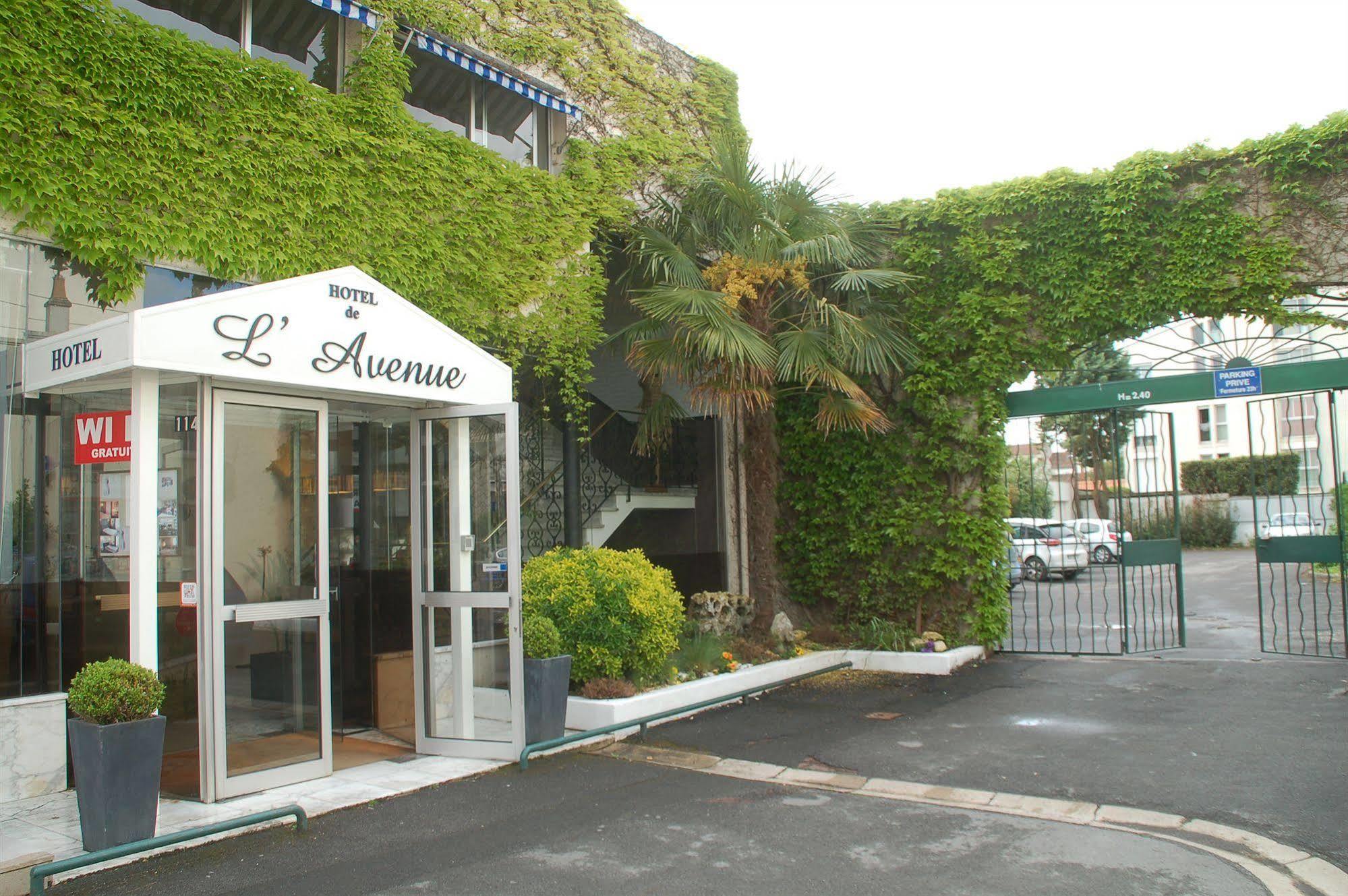 Hotel De L'Avenue Saintes Exterior photo